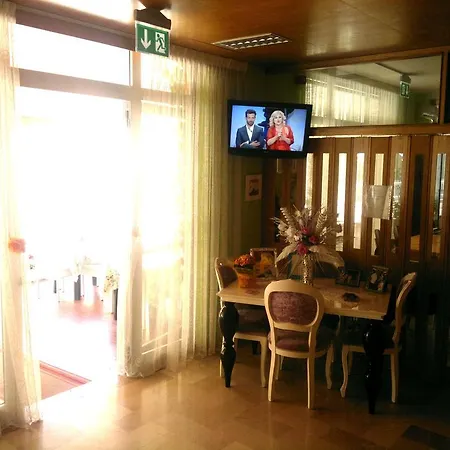 Simon Hotel